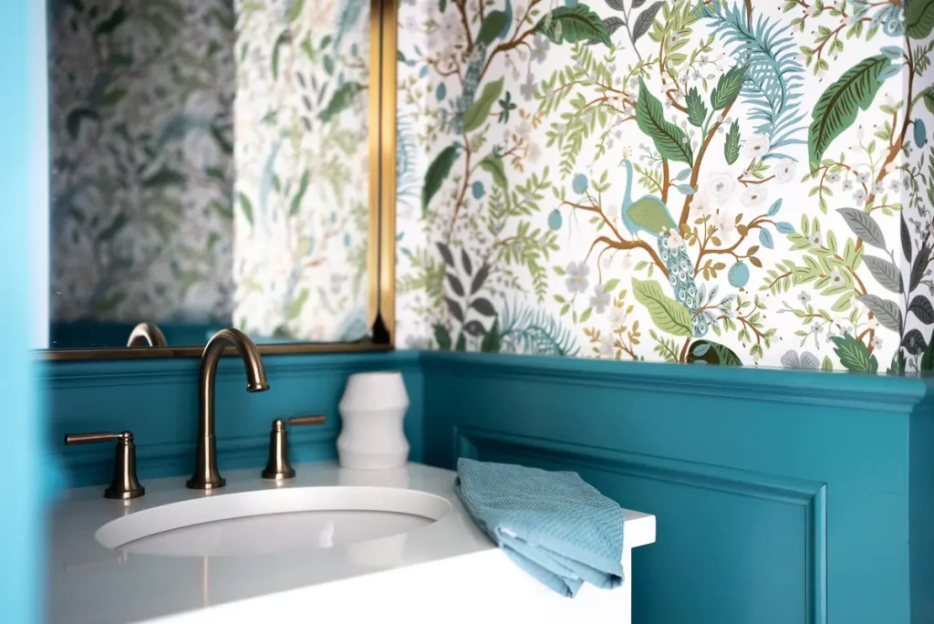 Dated bathroom with disconnected finishes